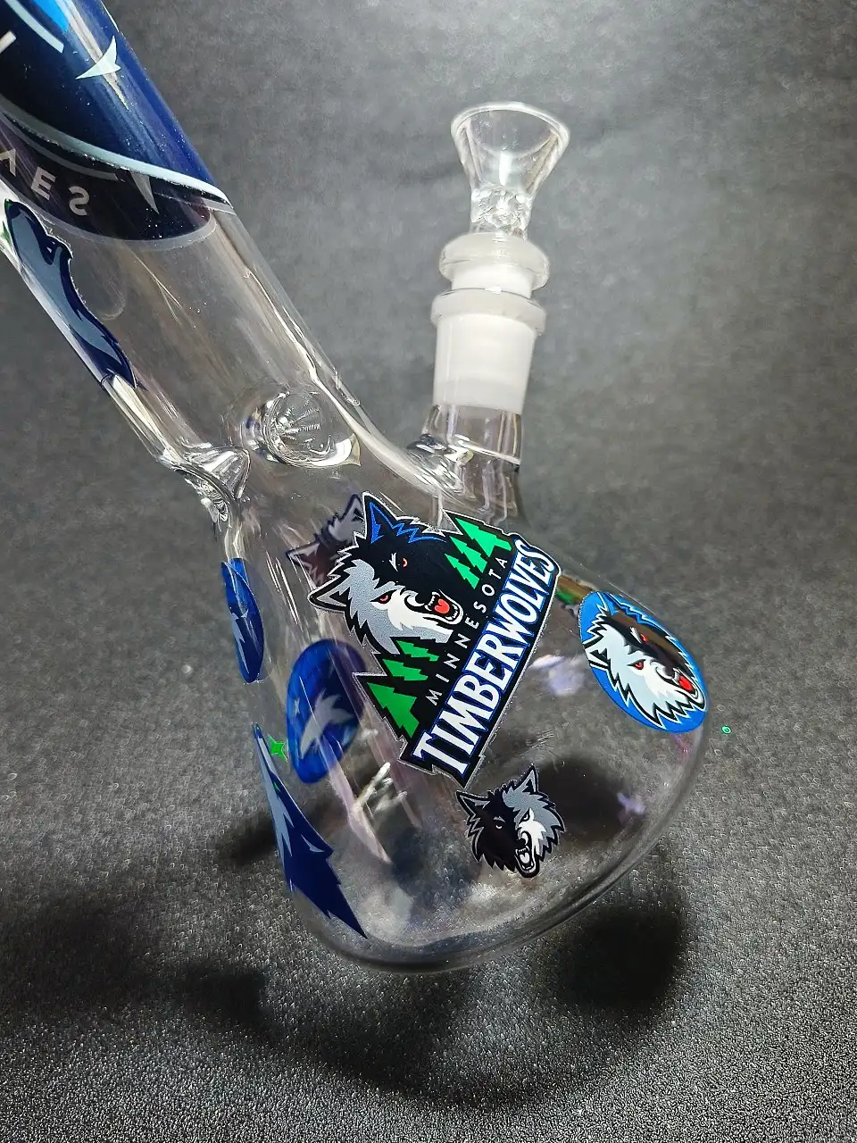 10-Inch Minnesota Timberwolves-Inspired Beaker Glass Bong - Image 7