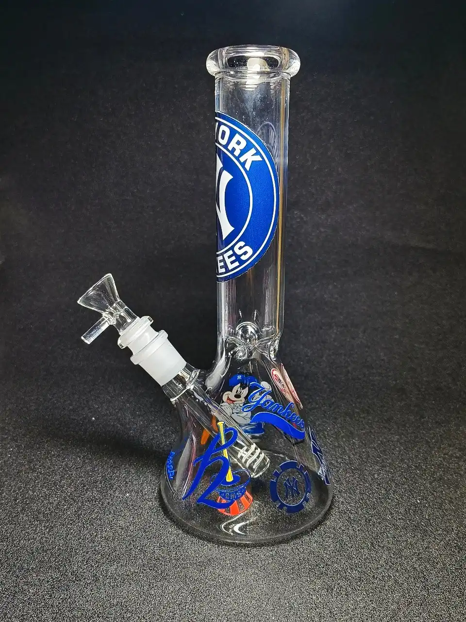 10-Inch New York Yankees Inspired Borosilicate Glass Beaker Bong - Image 4