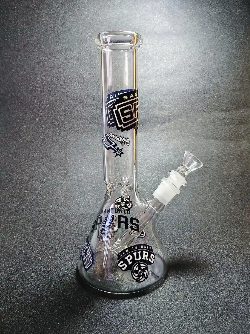 10-Inch San Antonio Spurs Inspired Beaker Glass Bong - Image 2
