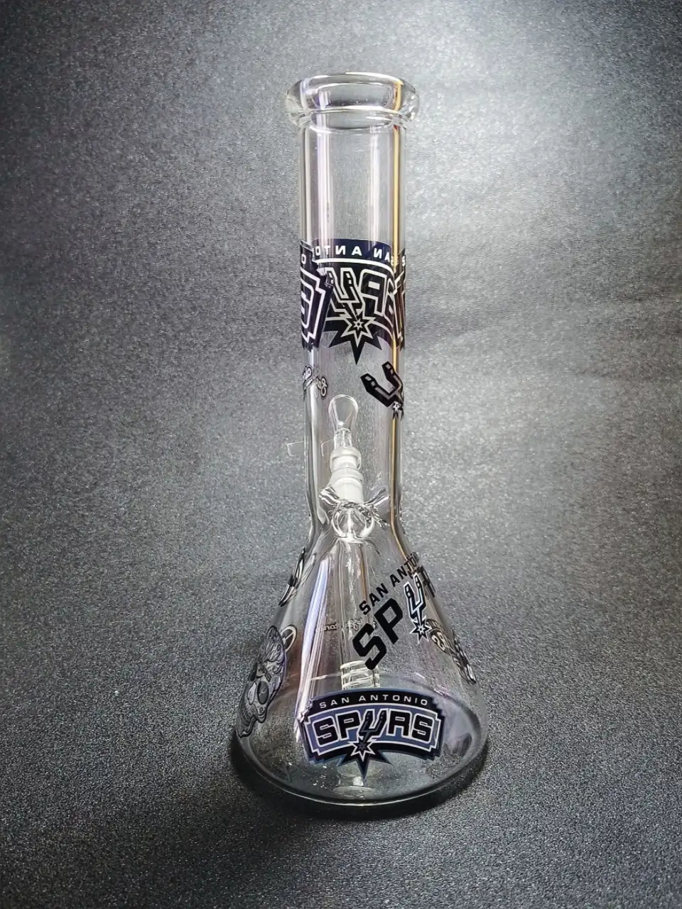 10-Inch San Antonio Spurs Inspired Beaker Glass Bong - Image 3