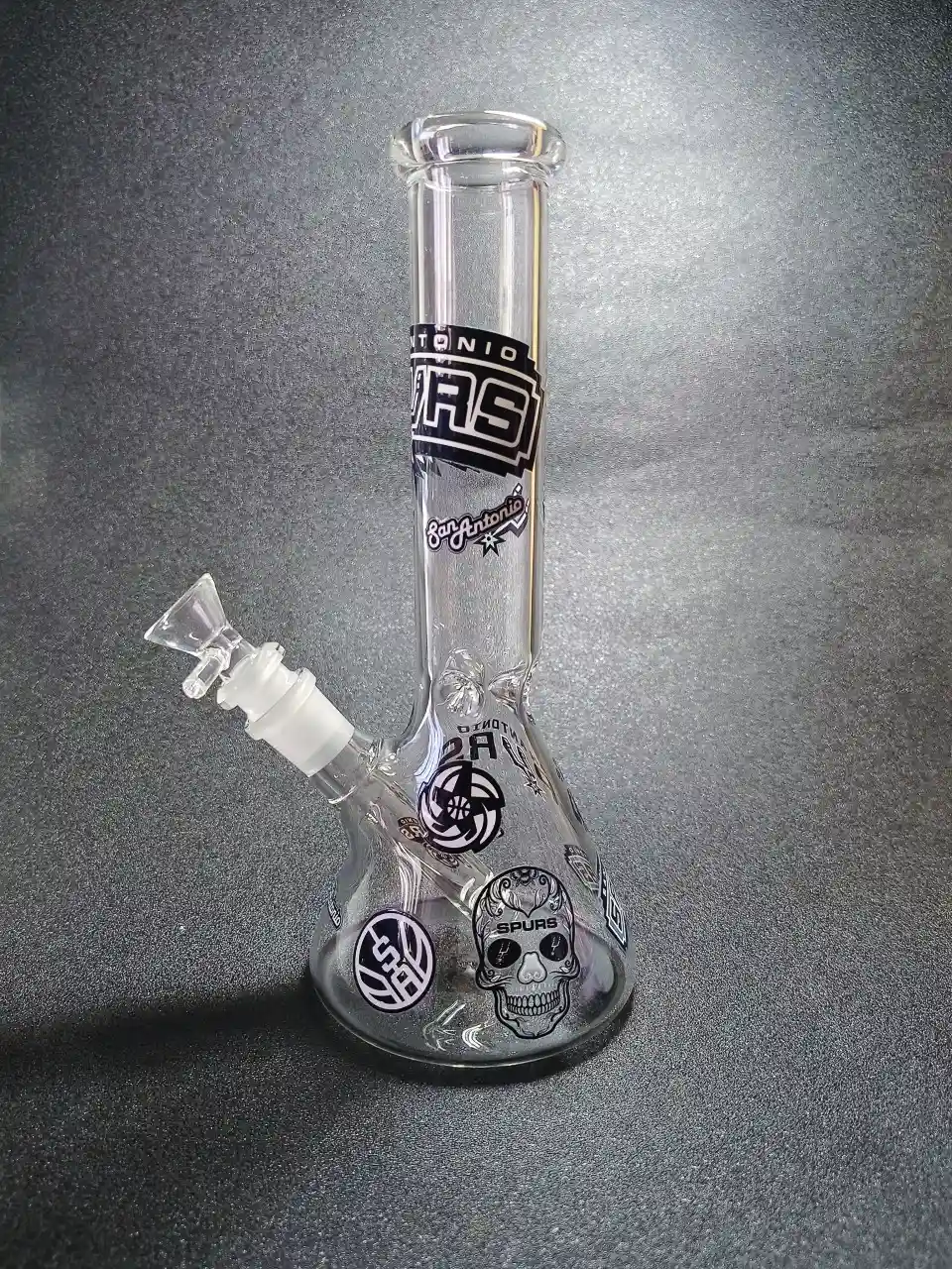 10-Inch San Antonio Spurs Inspired Beaker Glass Bong - Image 5