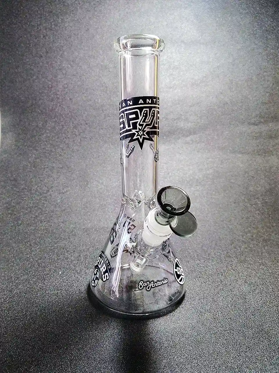 10-Inch San Antonio Spurs Inspired Beaker Glass Bong - Image 4