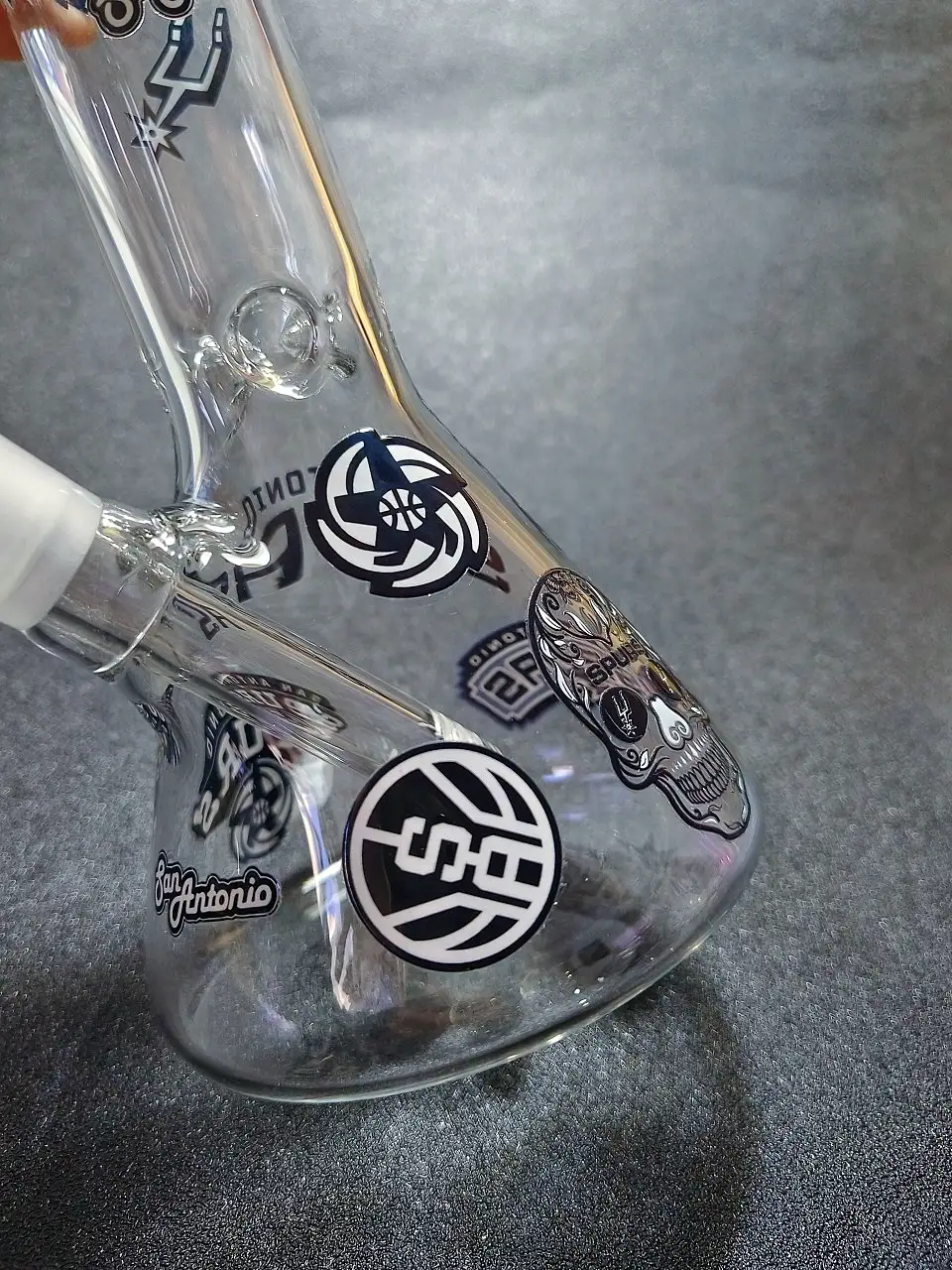 10-Inch San Antonio Spurs Inspired Beaker Glass Bong - Image 7