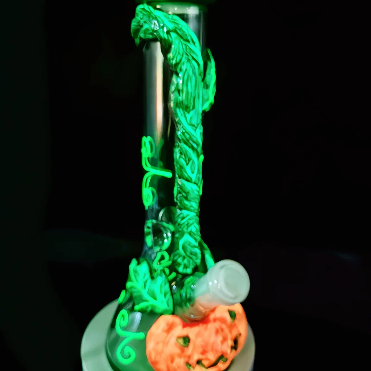 10-Inch Glow-in-the-Dark 3D Pumpkin Beaker Bong - Image 2