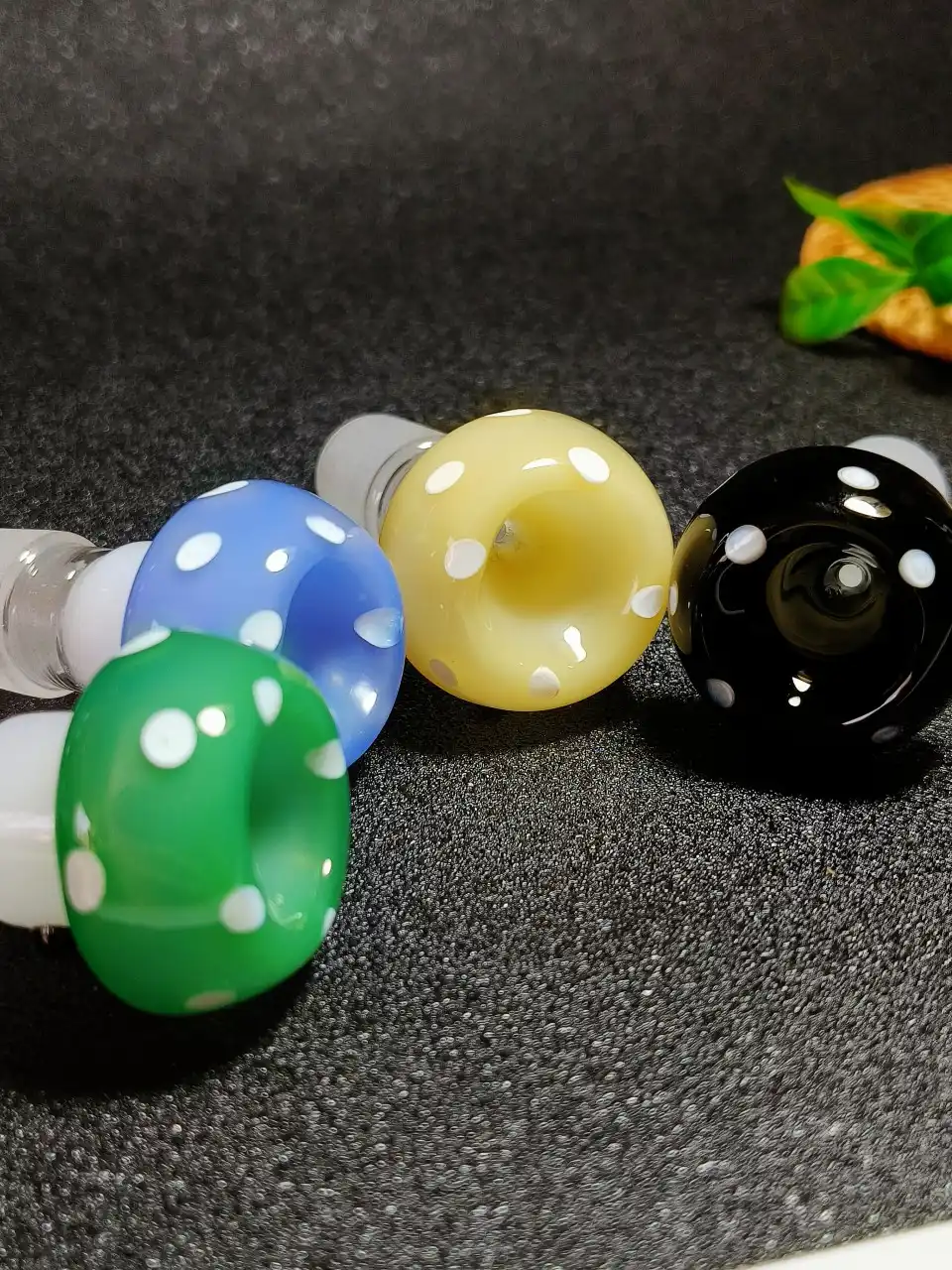 18mm Male Polka Dot Mushroom Borosilicate Glass Bong Bowl - Image 4