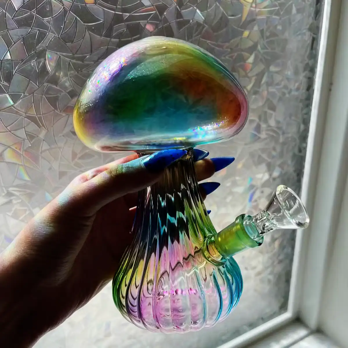 6 Inch Iridescent Mushroom-Shaped Borosilicate Glass Bong - Image 3