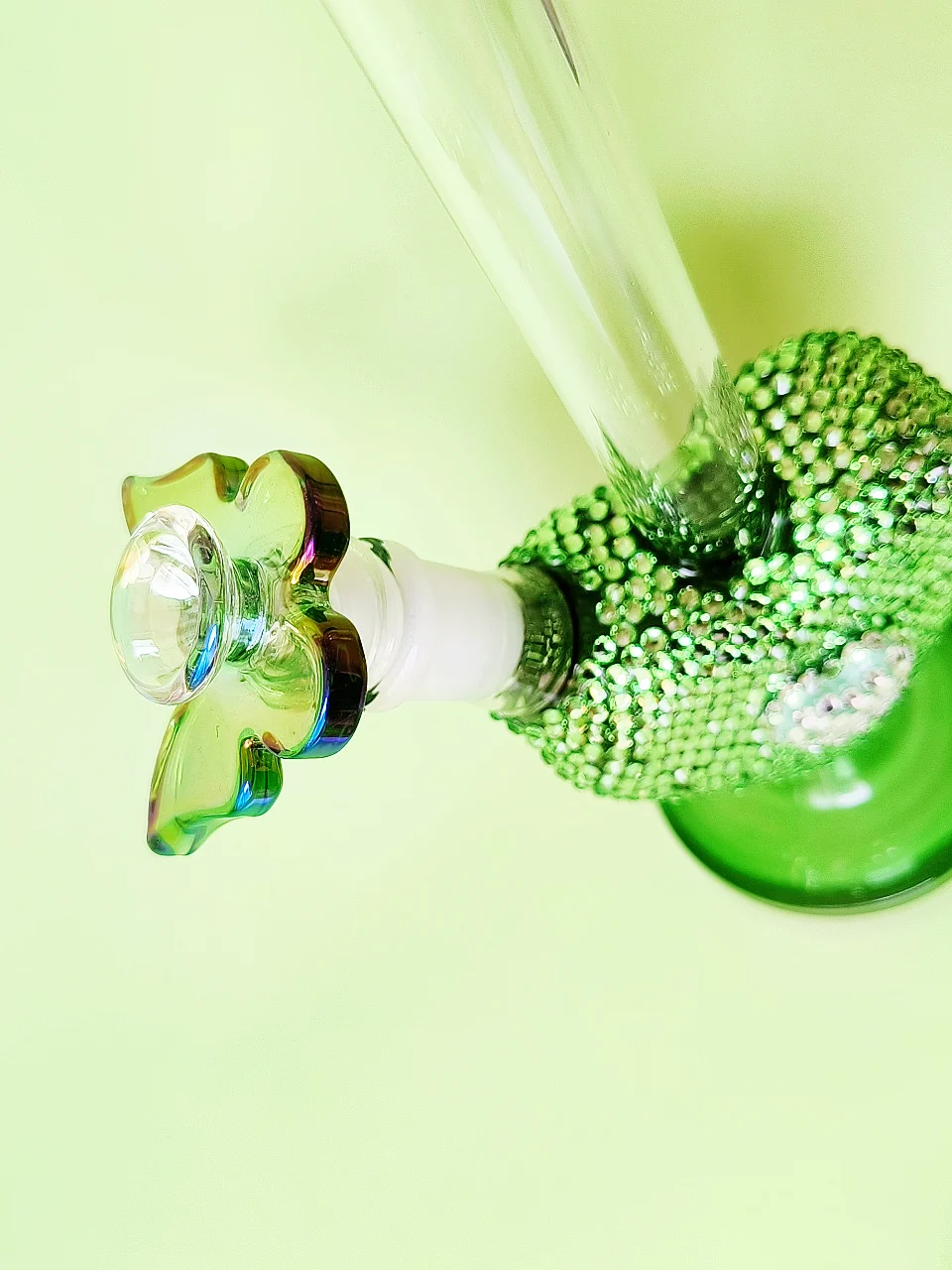 9.5-Inch Green Heart Rhinestone Borosilicate Glass Bong - Image 12