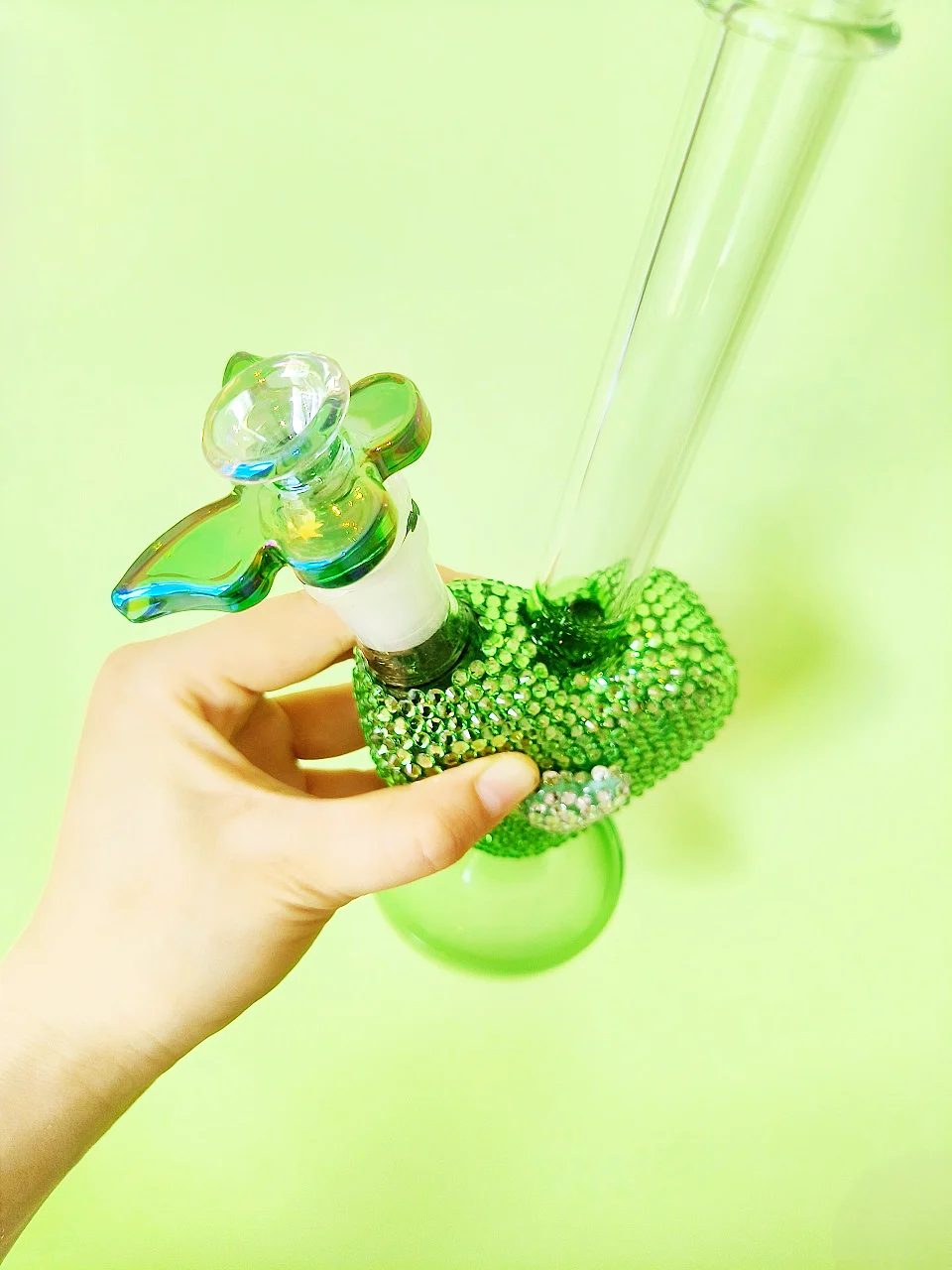 9.5-Inch Green Heart Rhinestone Borosilicate Glass Bong - Image 13
