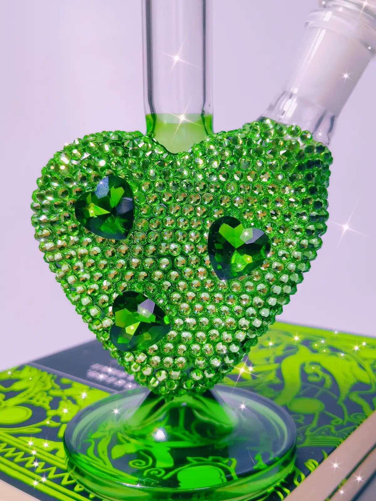 9.5-Inch Green Heart Rhinestone Borosilicate Glass Bong - Image 6