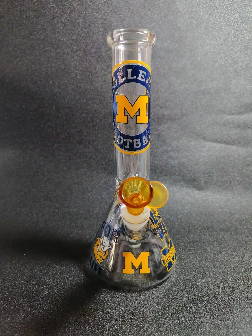10-Inch Michigan Wolverines-Inspired Beaker Glass Bong - Image 5