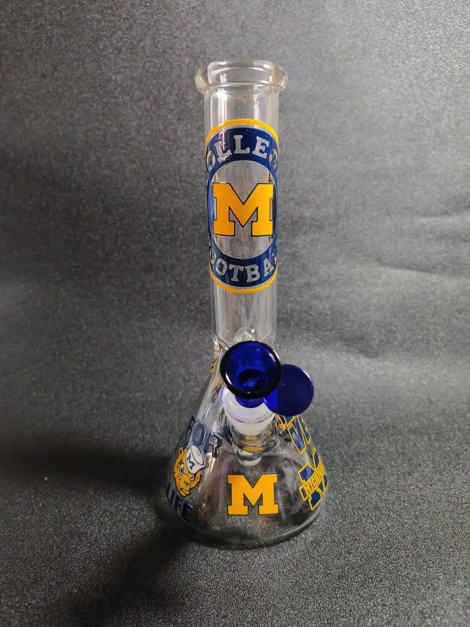 10-Inch Michigan Wolverines-Inspired Beaker Glass Bong - Image 6