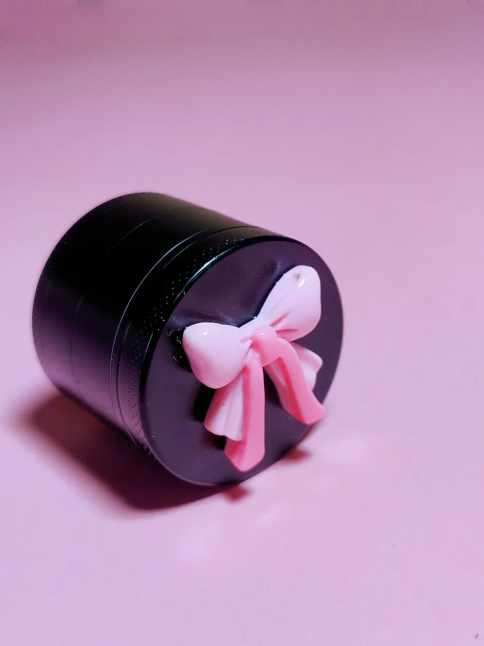 Black Metal 4-Piece Grinder with Pink Bow, 4cm - Image 2