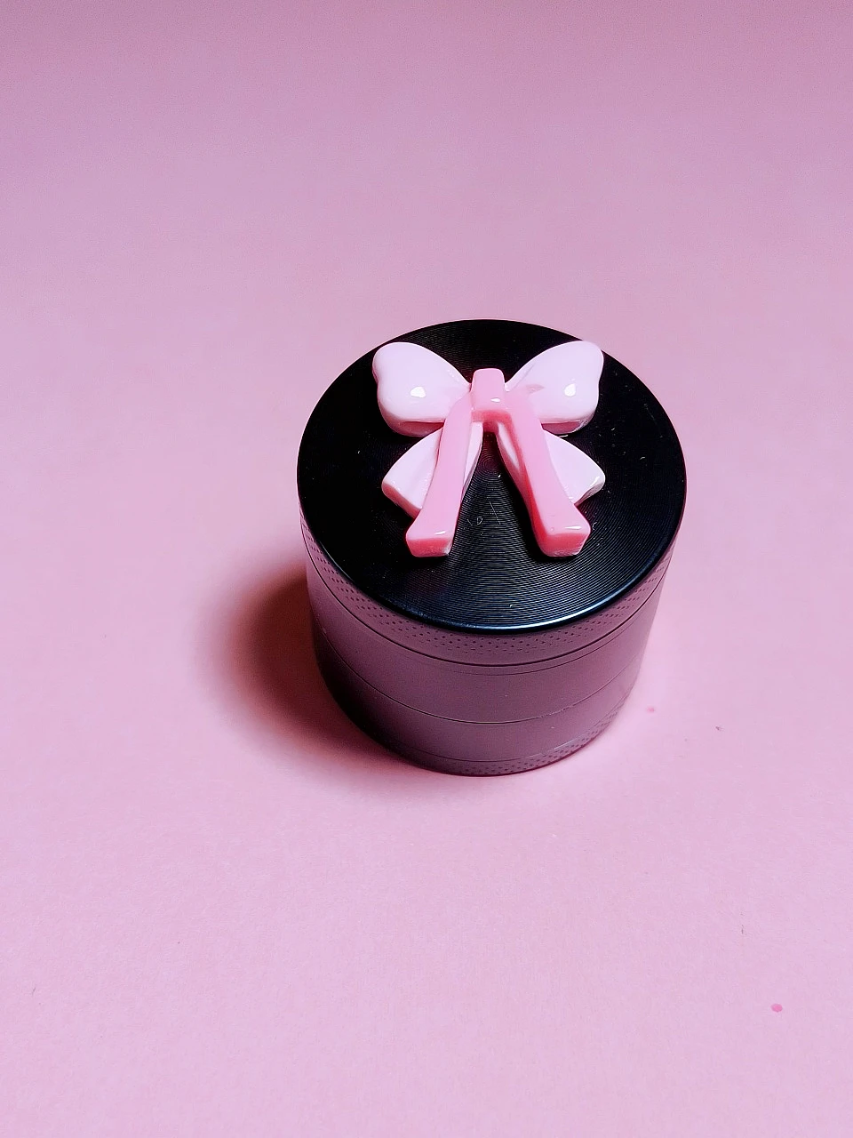 Black Metal 4-Piece Grinder with Pink Bow, 4cm - Image 3