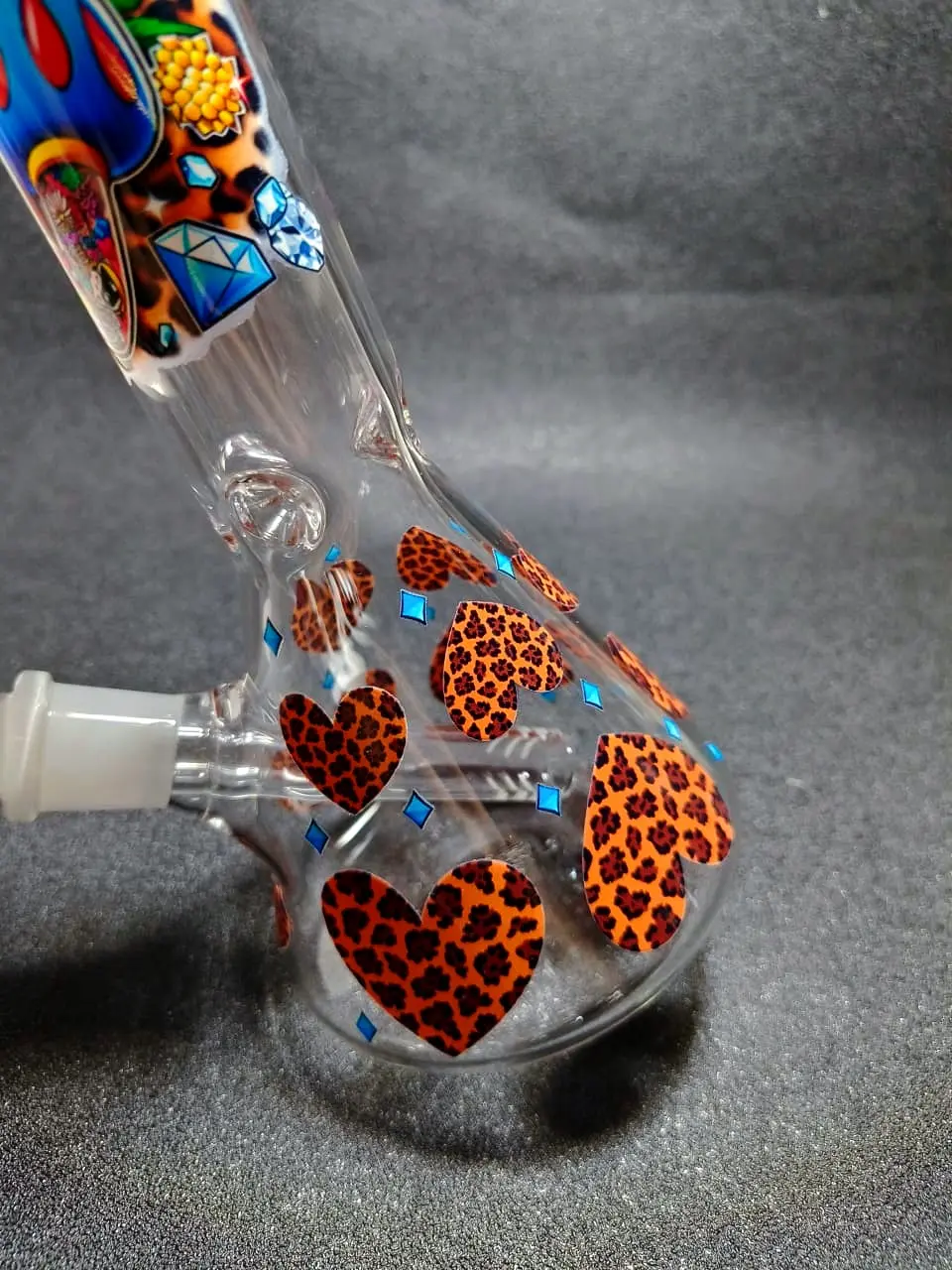 10-Inch Snow White Leopard Heart Beaker Glass Bong - Image 6