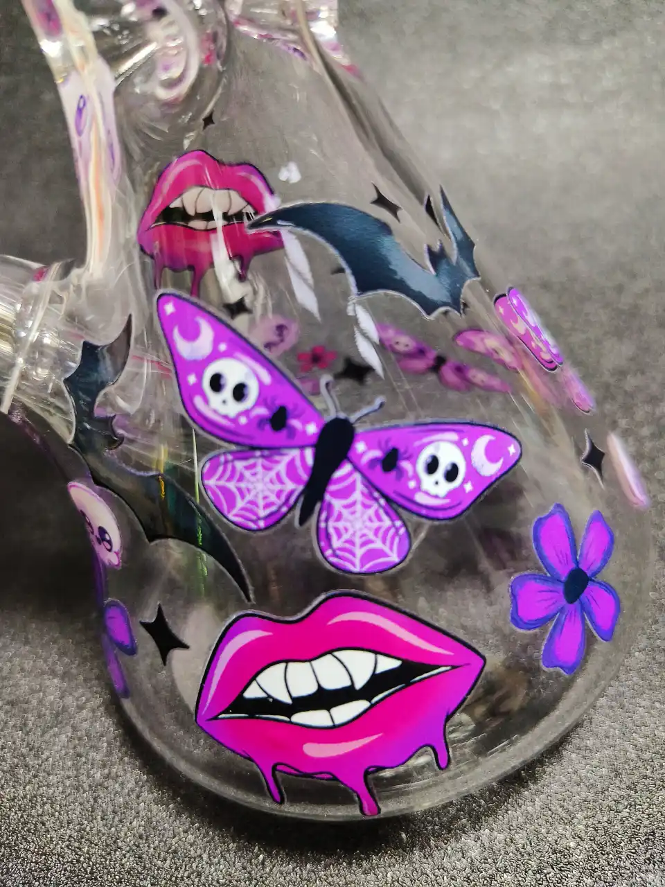 10-Inch Gothic Lips Butterfly Skull Beaker Glass Bong - Image 7