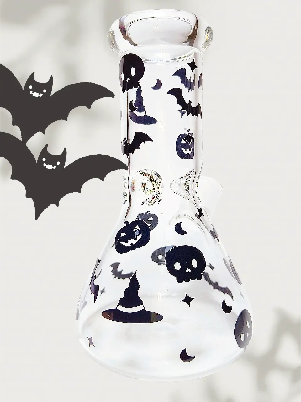 8 Inch 5mm Halloween Beaker Bong with Black Bats, Skulls and Pumpkins - Image 3