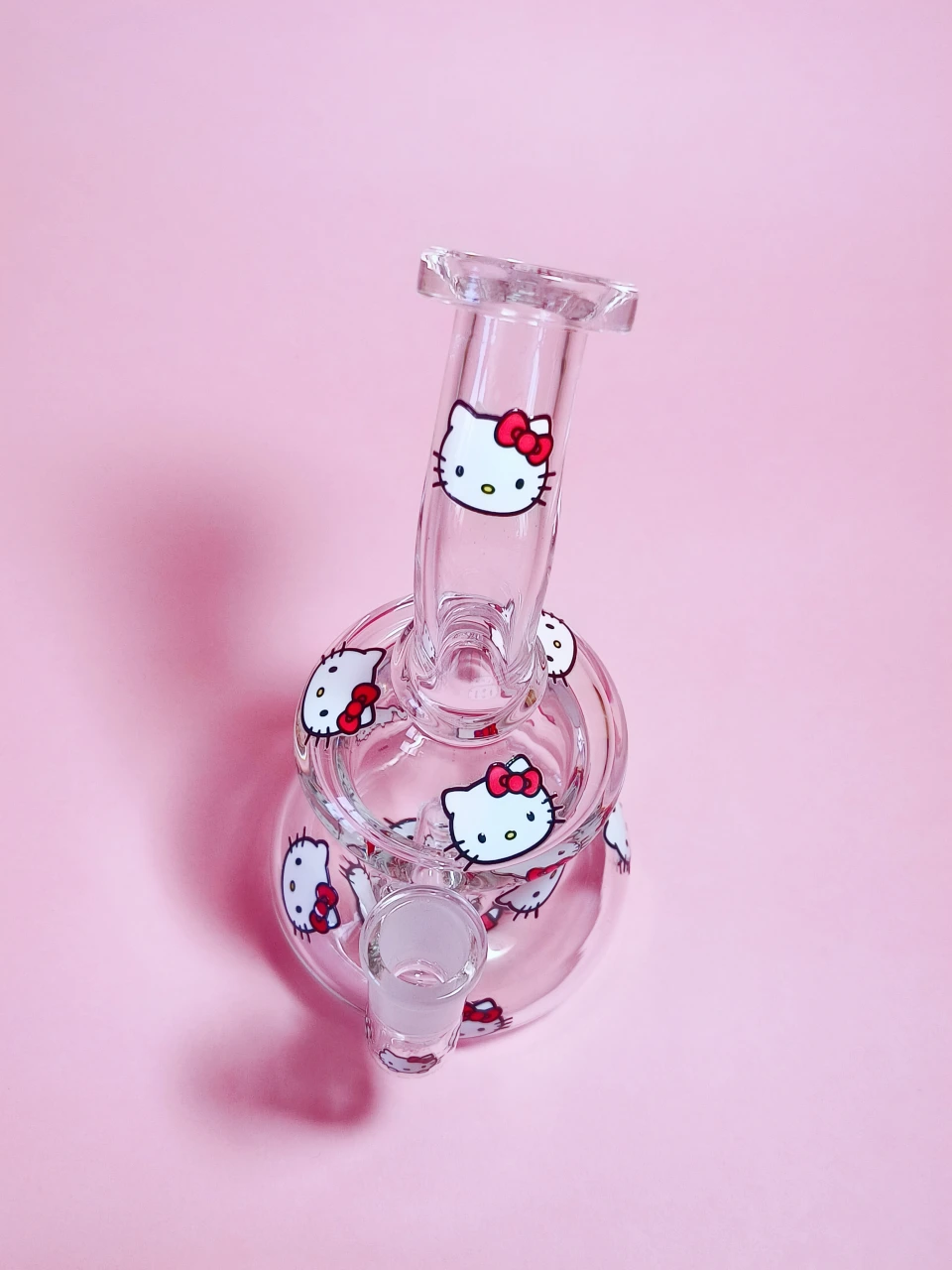 7.5 Inch Hello Kitty Borosilicate Glass Bong with Red Kitty Heads - Image 4