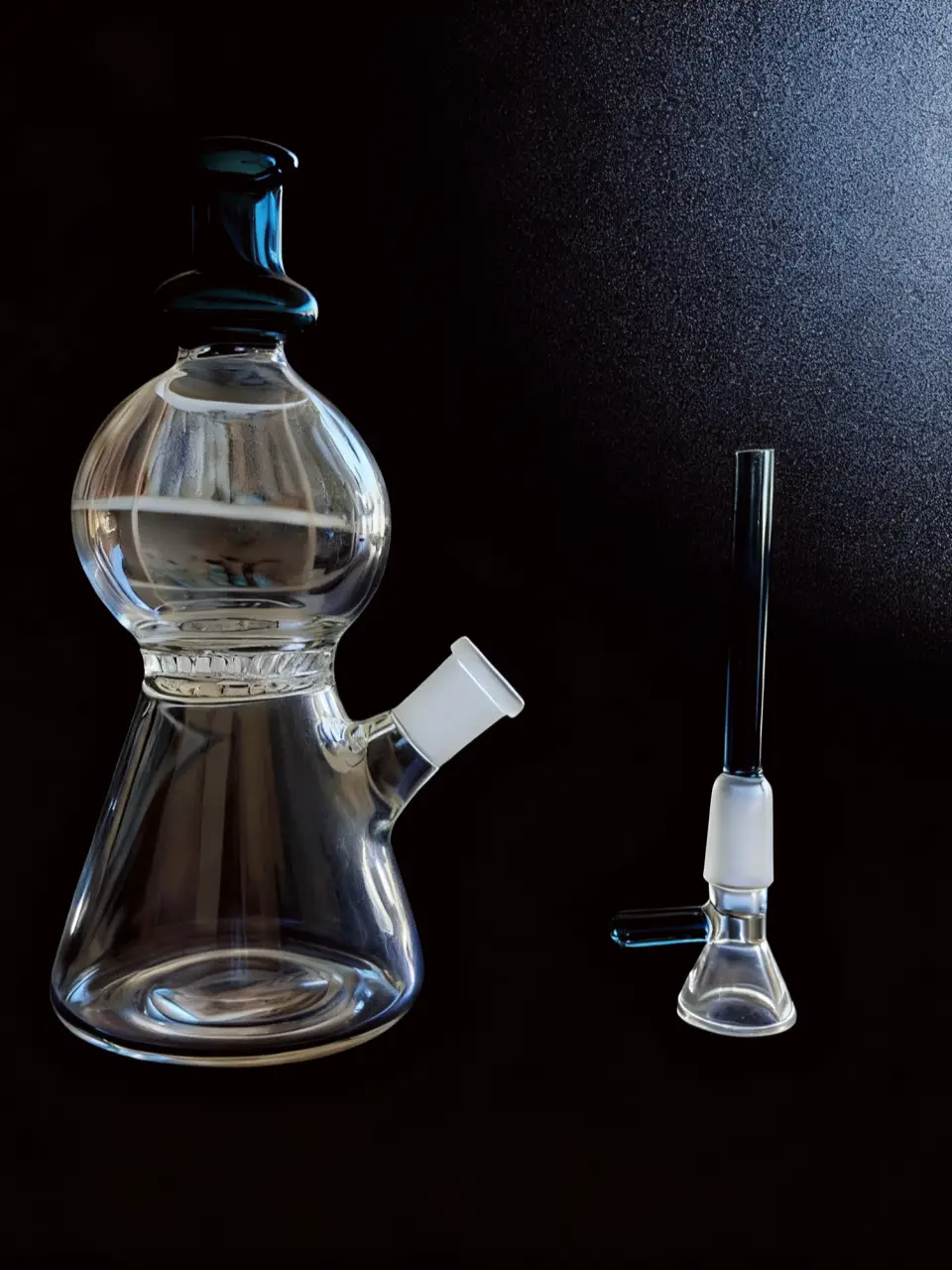 7-Inch Hourglass Borosilicate Glass Bong with Honeycomb Perc - Image 2