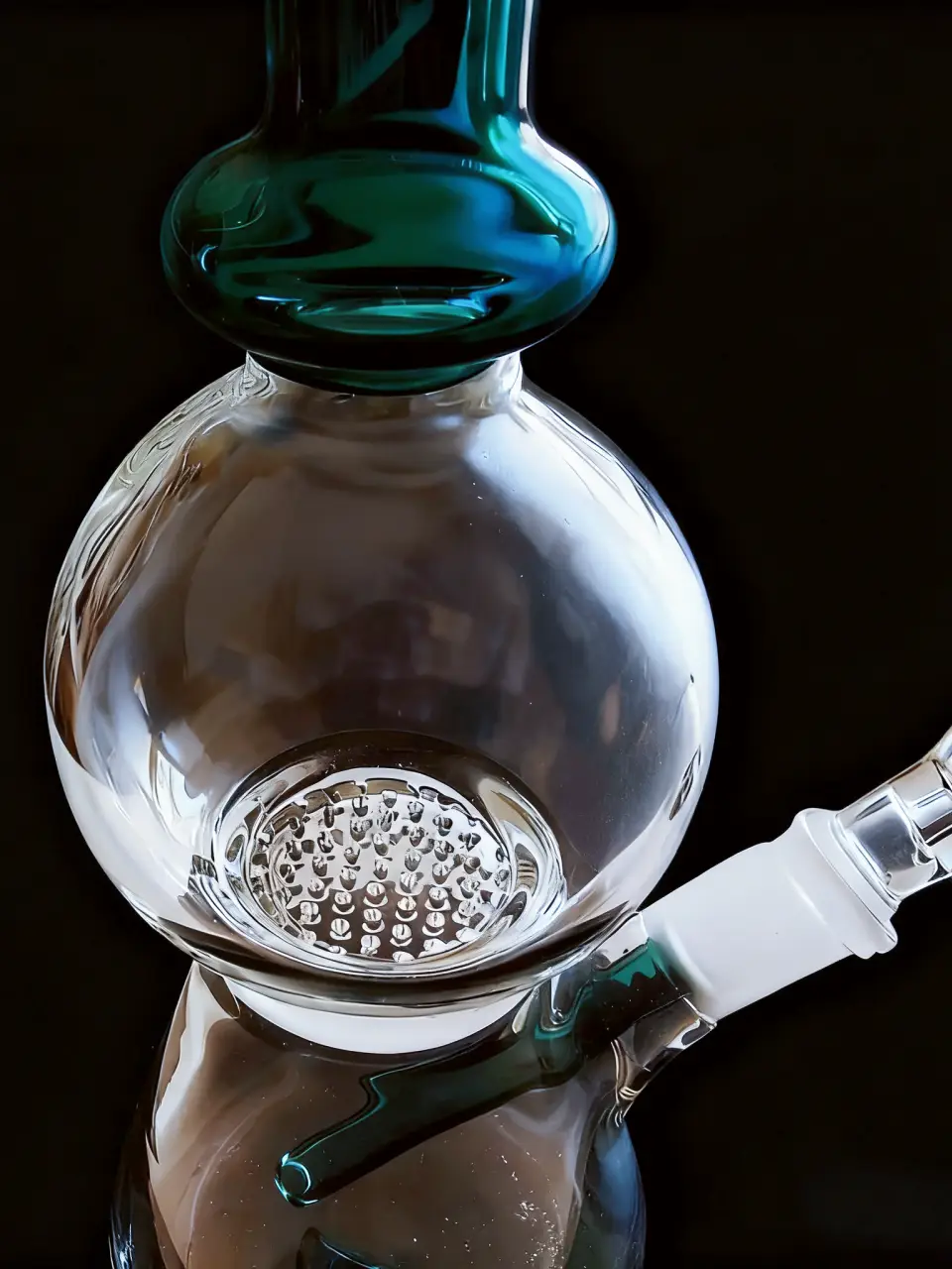 7-Inch Hourglass Borosilicate Glass Bong with Honeycomb Perc - Image 3