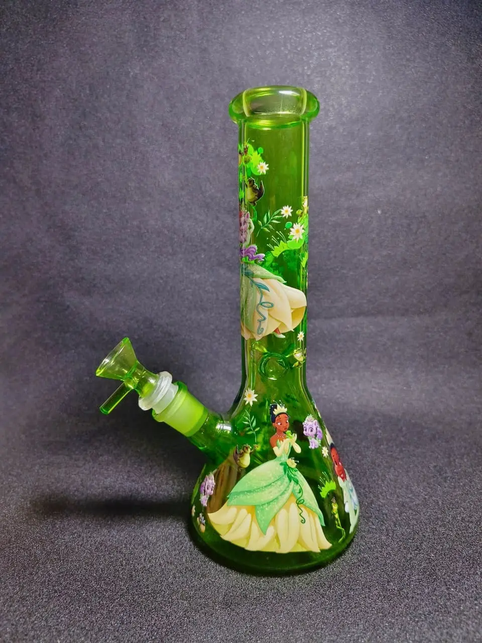 Princess Tiana Inspired 10-Inch Green Beaker Glass Bong with Lily Pad & Frog Artwork - Image 4