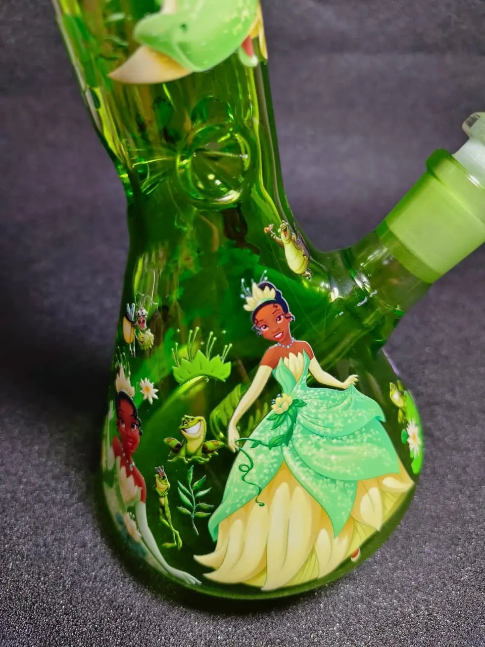 Princess Tiana Inspired 10-Inch Green Beaker Glass Bong with Lily Pad & Frog Artwork - Image 6