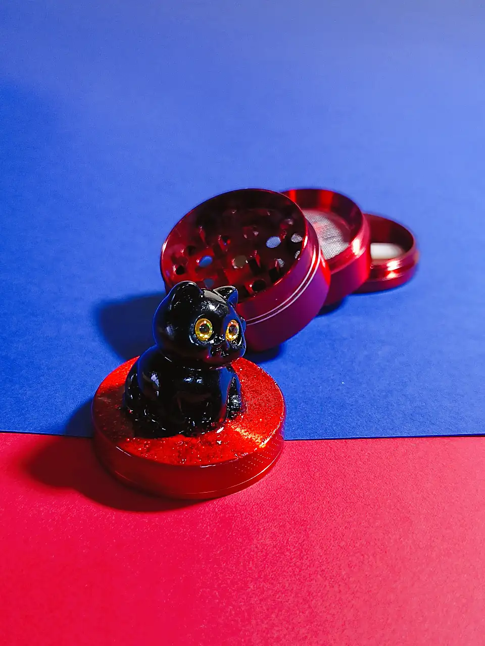 Black Cat Mini Metal Grinder with Red Lid - Image 2