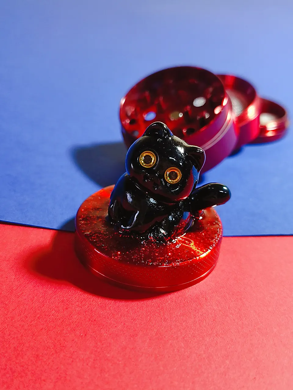 Black Cat Mini Metal Grinder with Red Lid - Image 3