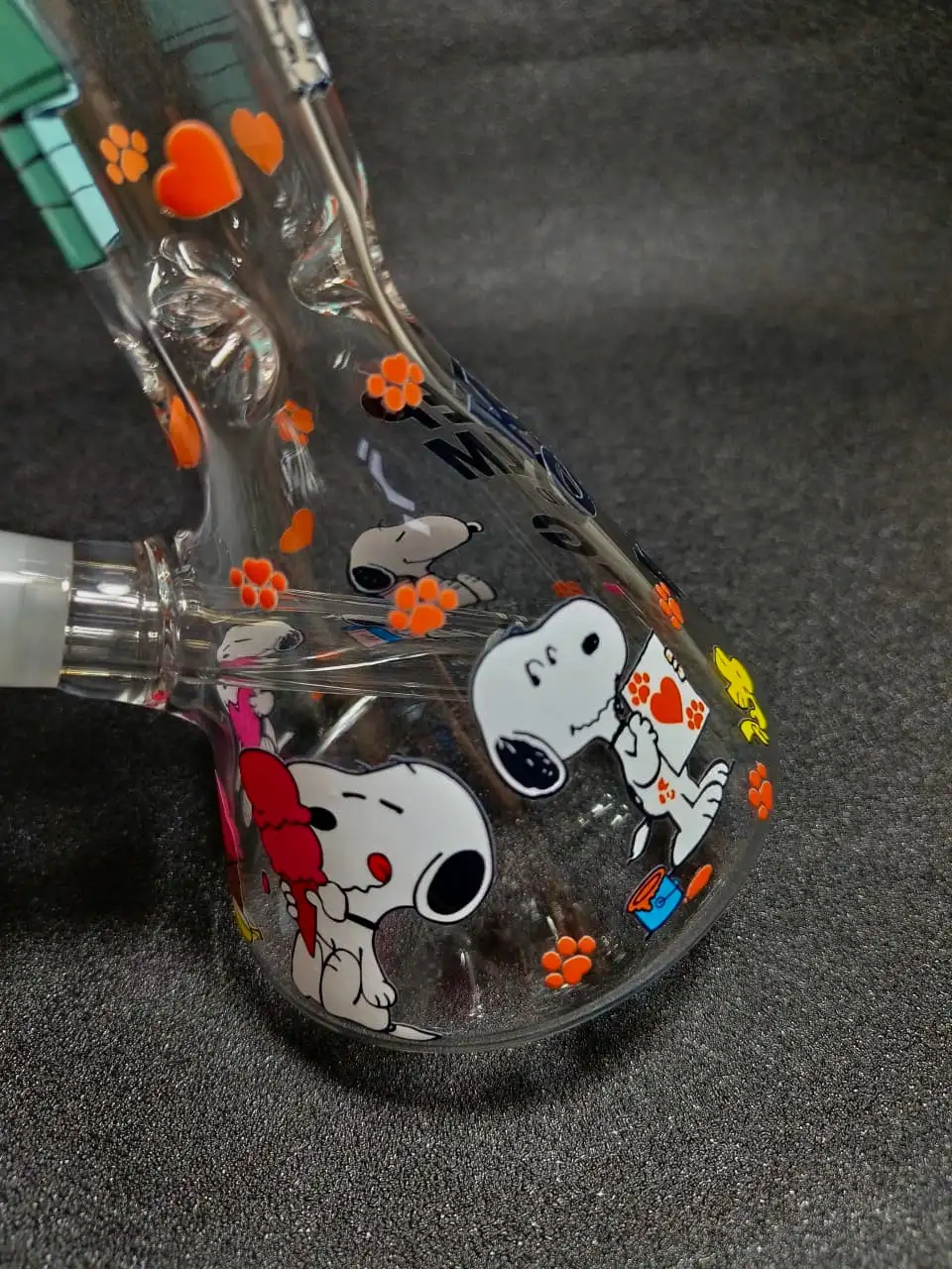 8-Inch Snoopy Hearts & Flowers Beaker Glass Bong - Image 4