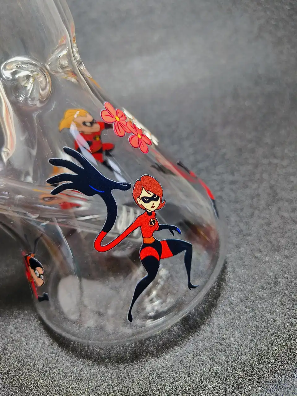 The Incredibles Family Red Suit 10 Inch Beaker Glass Bong - Image 6