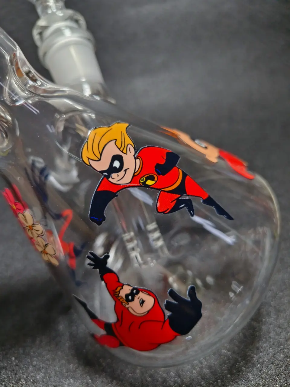 The Incredibles Family Red Suit 10 Inch Beaker Glass Bong - Image 7